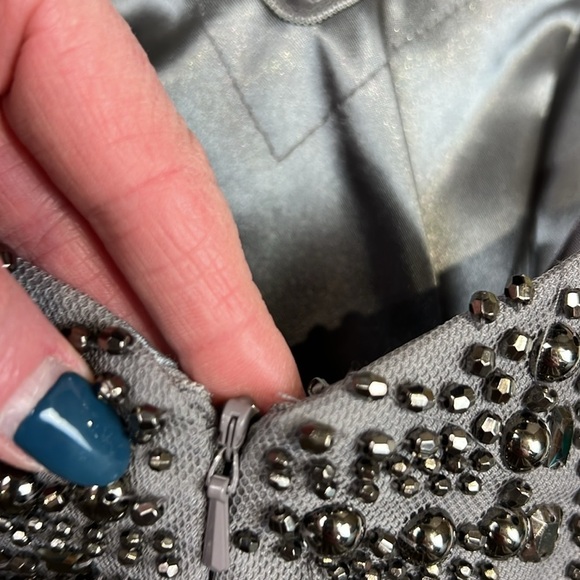 33. Le Chateau Grey/ Mauve Tulle Beaded Halter (prom) Dress - Picture 7 of 9